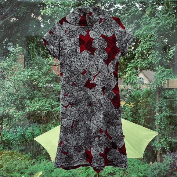 Gorgeous Soft Abstract Dress - Picture 4 of 6